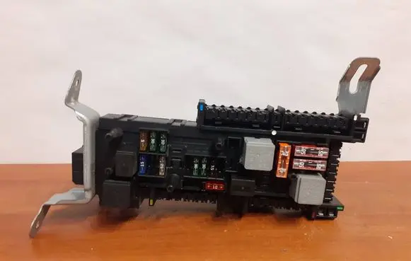 Mercedes-Benz E W212 Fuse box set A0035423019 A0025422619