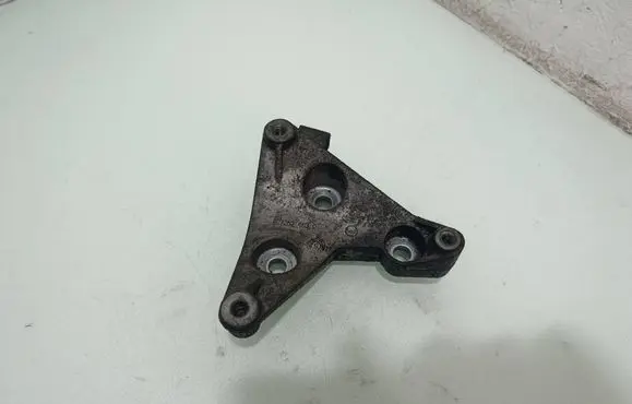 Opel Astra H Engine mounting bracket 8972624630