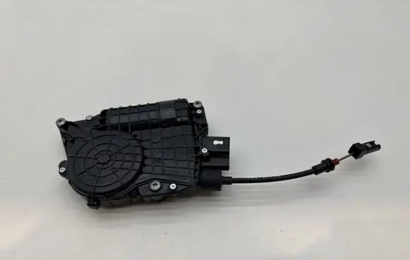 BMW 5 F10 F11 Front door soft close latching motor 4151309800 22G62