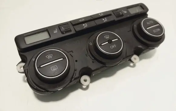 Volkswagen Golf V Climate control unit 74677513