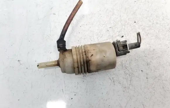 Volkswagen PASSAT B3 Windscreen/windshield washer pump 1H5955651