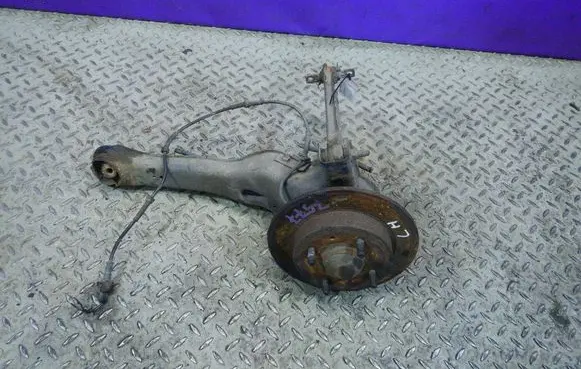 Mitsubishi Carisma Rear wheel hub spindle/knuckle 