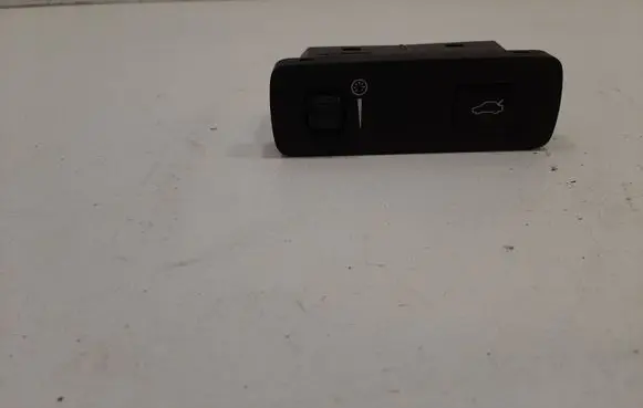 Tailgate opening switch