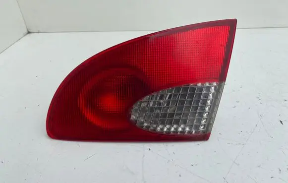 Toyota Avensis T220 Tailgate rear/tail lights