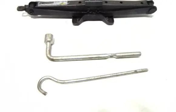 Honda CR-V Spare wheel mounting bracket 