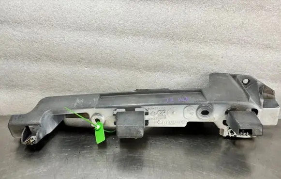 Renault Kangoo III Fender mounting bracket 631232841R