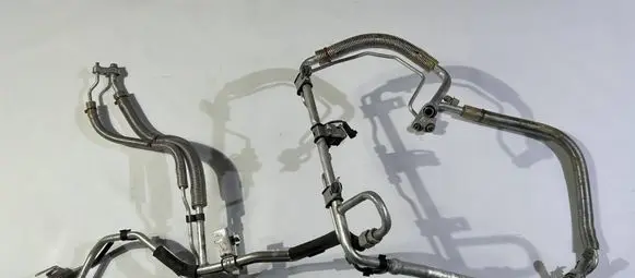 Chrysler Pacifica Air conditioning (A/C) pipe/hose 68239137ag