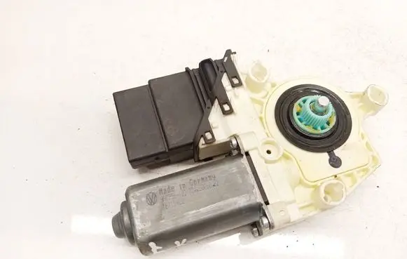 Volkswagen PASSAT B6 Rear door window regulator motor 997756102 16115420