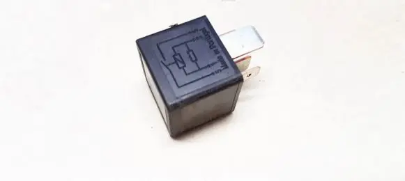 Skoda Octavia Mk1 (1U) Other relay 7M0951253A 95VW10K705CA