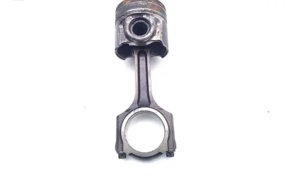 Ford Focus Piston with connecting rod YMF6
