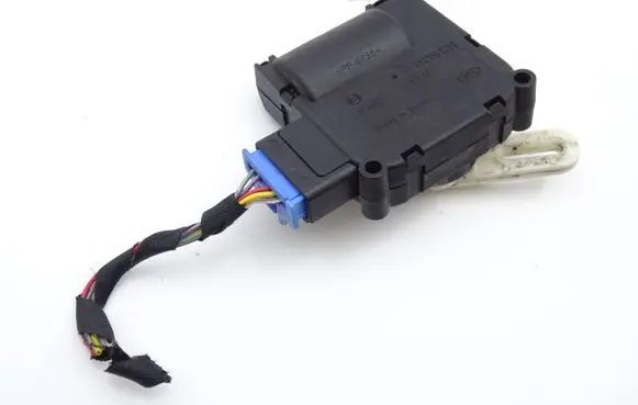 Audi A8 S8 D3 4E Air flap motor/actuator 4E0820511 0132801323