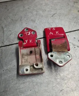 Volkswagen Transporter - Caravelle T5 Loading door lower hinge 7H0827153 7H0827151