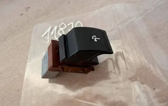 Seat Alhambra (Mk2) Switch for retractable tow bar 7N0959511B