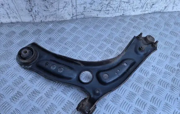 Volkswagen Golf VII Front lower control arm/wishbone 5Q0407152J