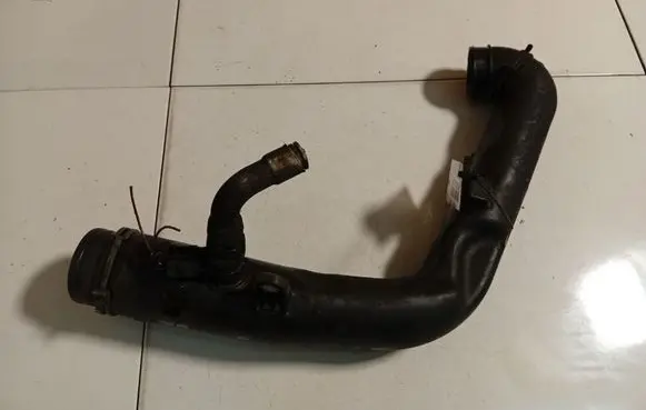 Volkswagen Jetta V Intercooler hose/pipe 1K0129654AB