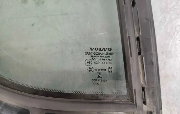 Volvo C40 Rear vent window glass 32132256 32368704