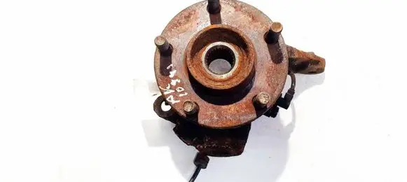 Nissan Almera Tino Front wheel hub 