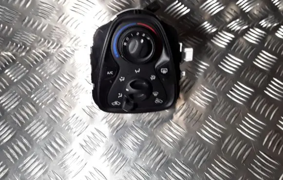 Toyota Aygo AB40 Climate control unit 55900YV030
