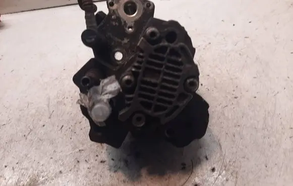 Renault Scenic I Fuel injection high pressure pump 8200108225 0445010075 037472