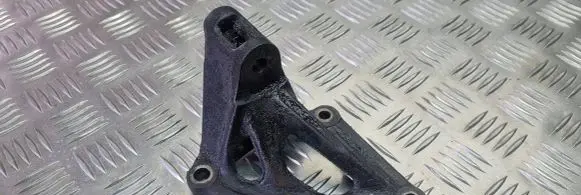 Toyota Avensis T220 Engine mounting bracket