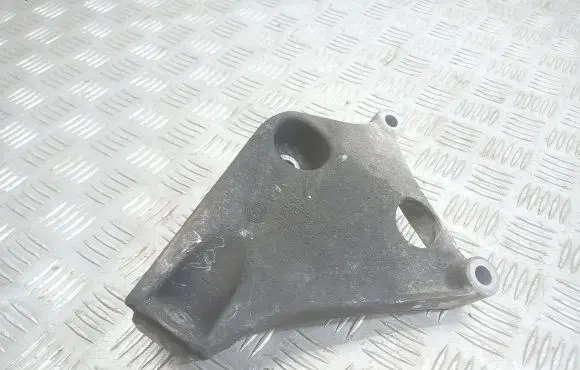 BMW 1 F20 F21 Engine mounting bracket 6788611