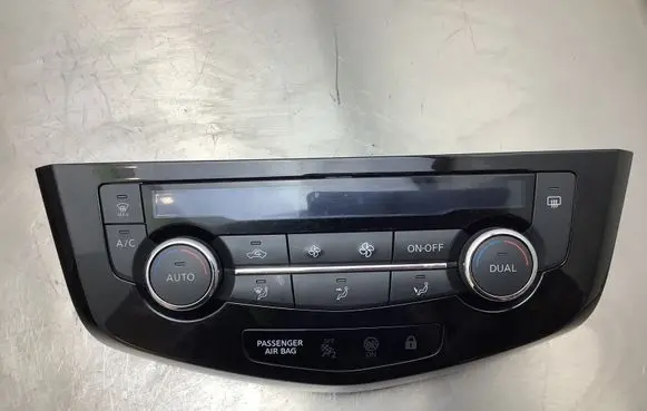 Nissan Qashqai Climate control unit 275004EA0A 20140509