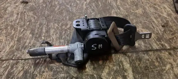 Volvo S60 Middle seatbelt (rear) 8639575