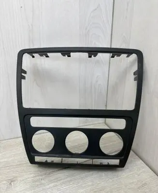 Radio/GPS head unit trim