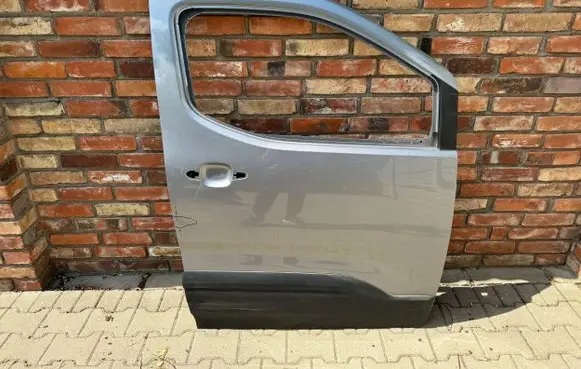Peugeot Rifter Front door