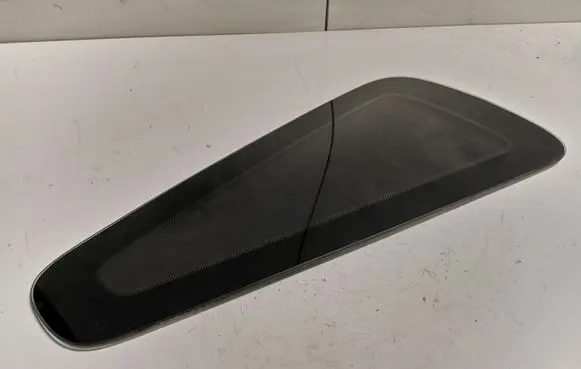 Ford Mustang V Rear side window