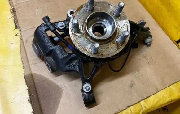 Ford Explorer VI Front wheel hub spindle knuckle LB5C3K170AC