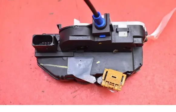 Opel Astra J Front door lock 13579523GP