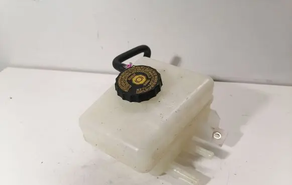 Brake fluid reservoir