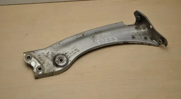 Skoda Superb B8 (3V) Fender mounting bracket 3V0821142