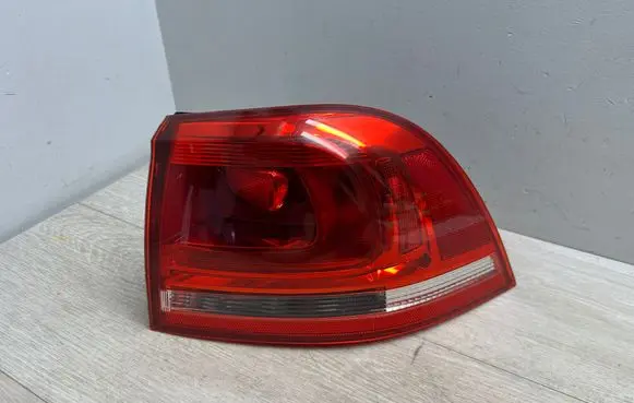 Volkswagen Touareg II Rear/tail lights 7P6945096E