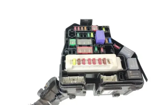Toyota Yaris Fuse box set 82111F5311