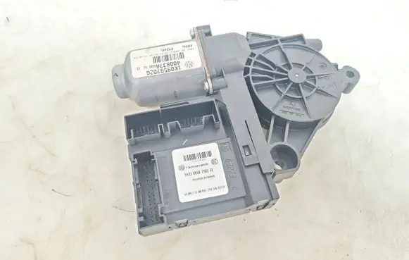 Volkswagen Golf V Front door window regulator motor 1K0959702G