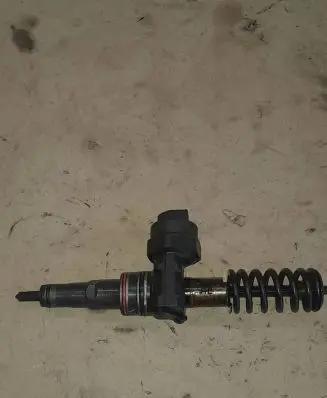Seat Alhambra (Mk1) Fuel injector 038130073J