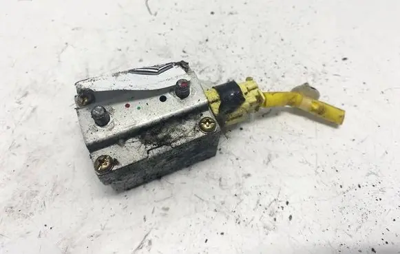 Mitsubishi Pajero Airbag deployment crash/impact sensor mr551787 u2t10271