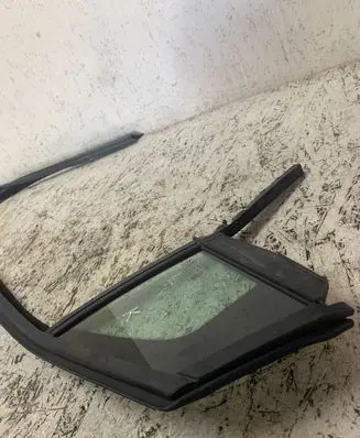 Opel Astra K Front door vent window glass four-door 