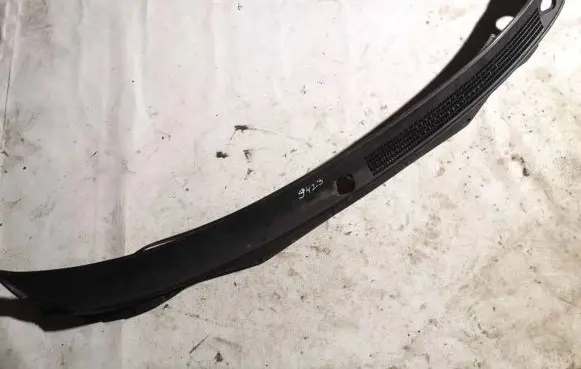 Mitsubishi Pajero Sport I Wiper trim mr221996