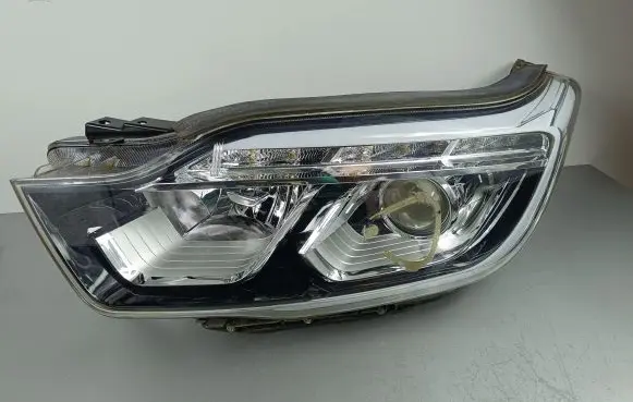 SsangYong Rexton Headlight/headlamp 83100136080