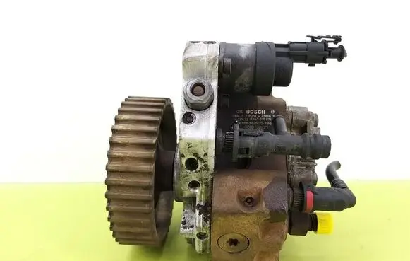 Mitsubishi Carisma Fuel injection high pressure pump 8200108225