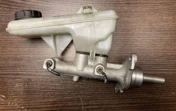 Nissan Primastar Master brake cylinder 32068199A 4257