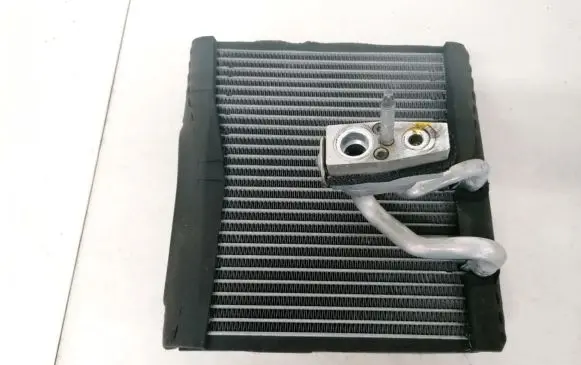 A/C cooling radiator (condenser)