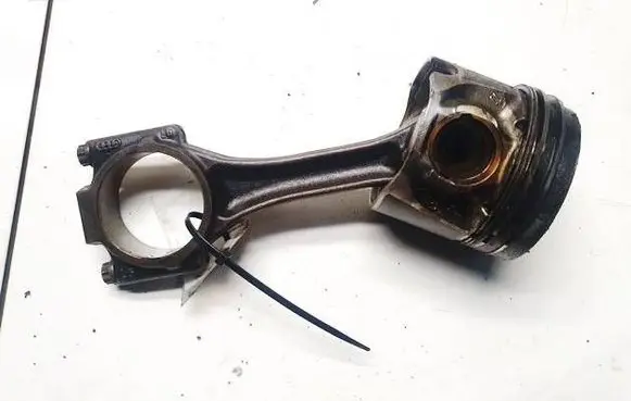 Volkswagen Caddy Piston with connecting rod 038G