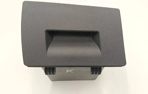 BMW 2 F46 Glove box 9893237