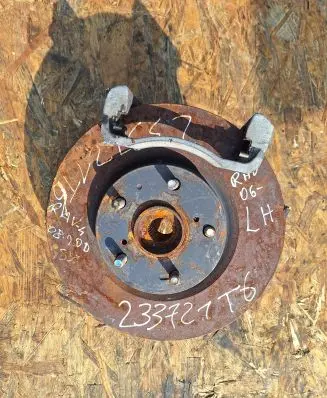 Toyota RAV 4 (XA30) Front wheel hub spindle knuckle