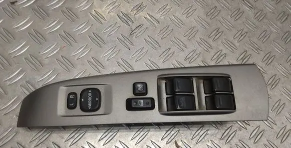 Toyota Prius (NHW20) Electric window control switch 8482047021