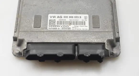 Skoda Fabia Mk2 (5J) Engine control unit/module 03E906023B